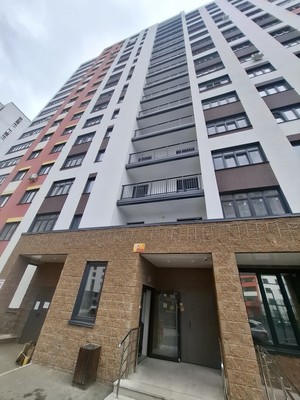 Купить --комнатную квартиру